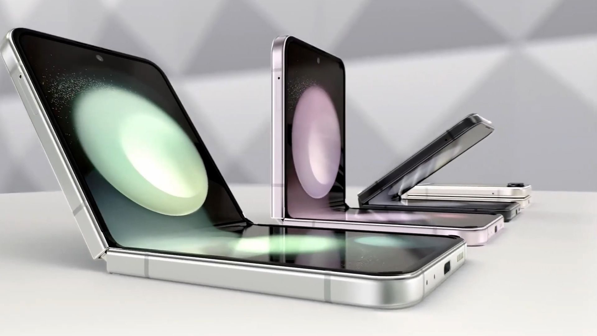 Galaxy Z Flip7 And Flip7 FE are Coming: No Durability Boost, But Better Battery